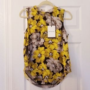 ☘3 for $24☘NWT Beautiful floral sleeveless blouse